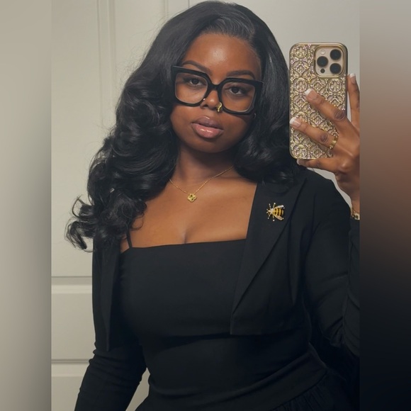 Meet your Posher, Kristen - Picture 1 of 1